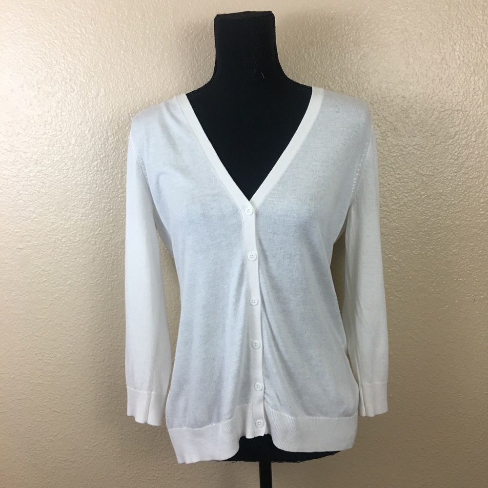 ⬇️$15 Old Navy white cardigan sweater sz M